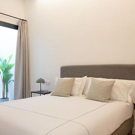 Santa Ana 18 Suite Apartments เซบีญา ภายนอก รูปภาพ