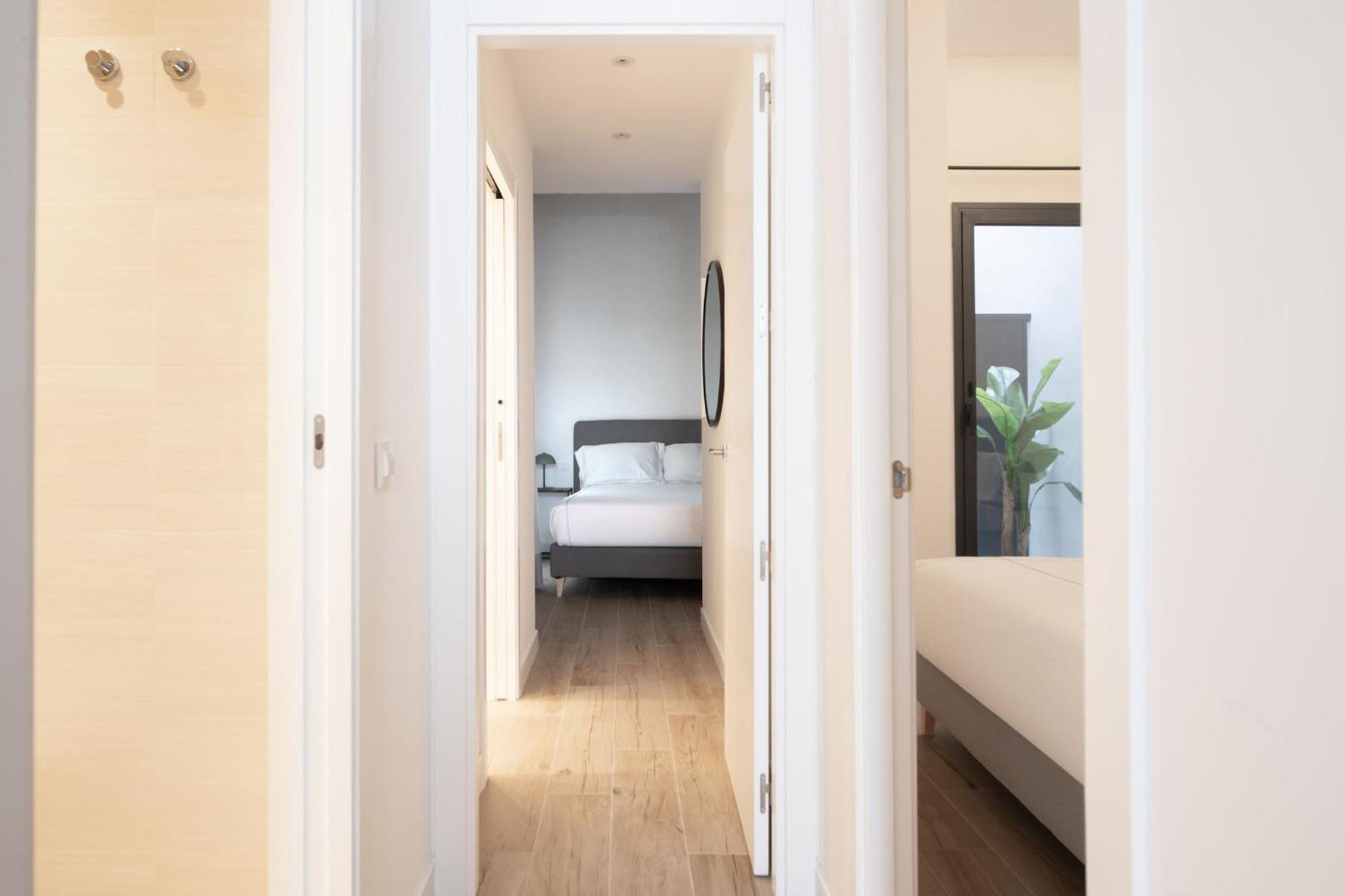 Santa Ana 18 Suite Apartments เซบีญา ภายนอก รูปภาพ