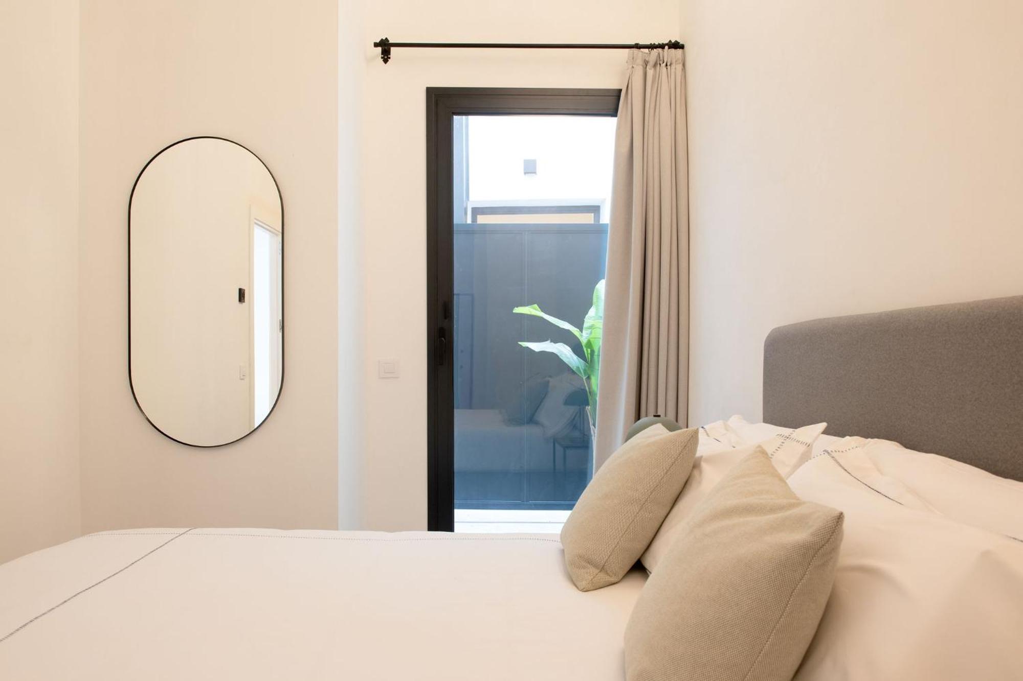 Santa Ana 18 Suite Apartments เซบีญา ภายนอก รูปภาพ
