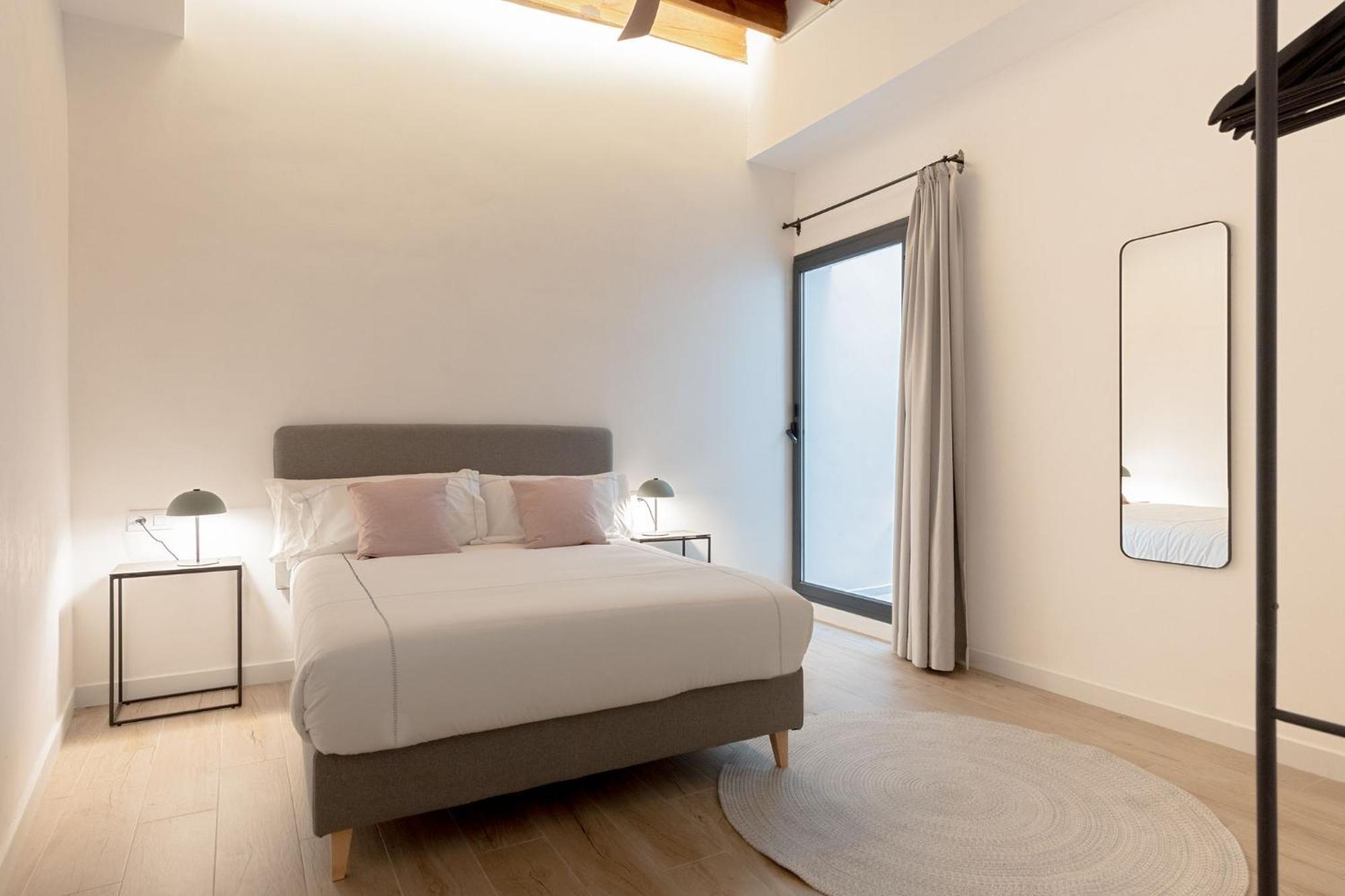 Santa Ana 18 Suite Apartments เซบีญา ภายนอก รูปภาพ